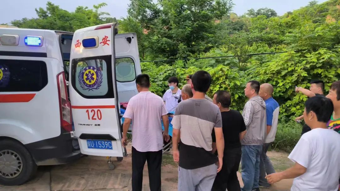 “三下”聚民心 | 走失老人坠崖 警犬寻踪立大功