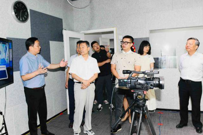 省政协副主席李兴旺到华商报社开展委员走访调研活动
