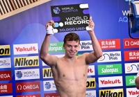 华商头条|人类历史最长寿的游泳纪录破了！法国选手马尔尚超越菲尔普斯
