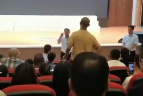 华商头条|家长为孩子只考8分怒怼学校 考个位数的学生不止一个