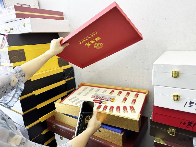 81岁老太养生馆办卡花4万余元 店员曾跟到家取现金