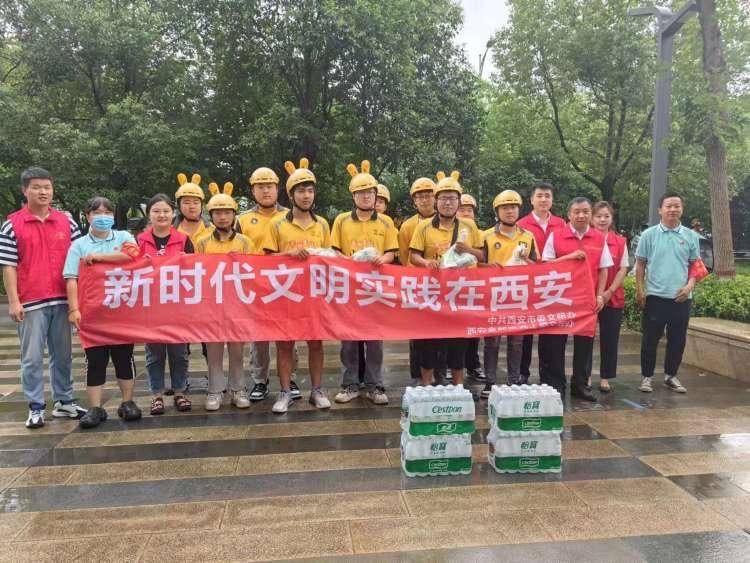 108坊故事|炎炎夏日 社区为外卖小哥送清凉