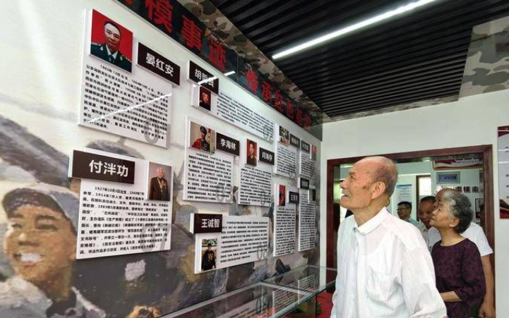 西安首家社区英模事迹馆亮相 开轰炸机的老英雄口述历史