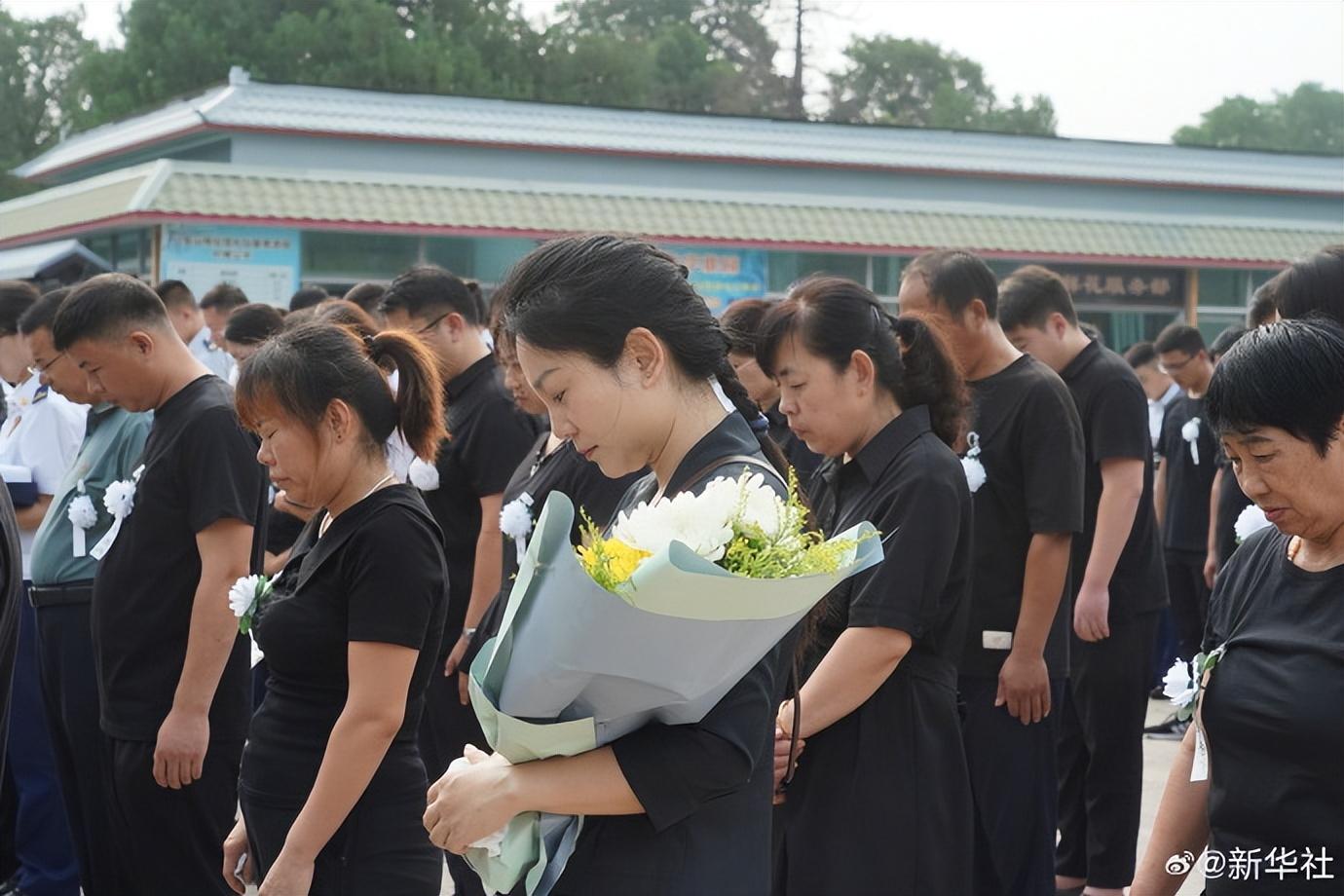 90后消防员冯振烈士遗体告别仪式在北京八宝山举行-要闻_华商网新闻