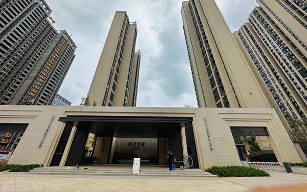 西安清凉云晖小区延期交房九个月 还要用违约金冲抵物业费？