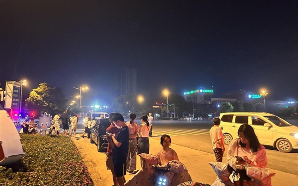江苏连云港一工厂氢气泄漏引发火情 附近居民深夜被疏散