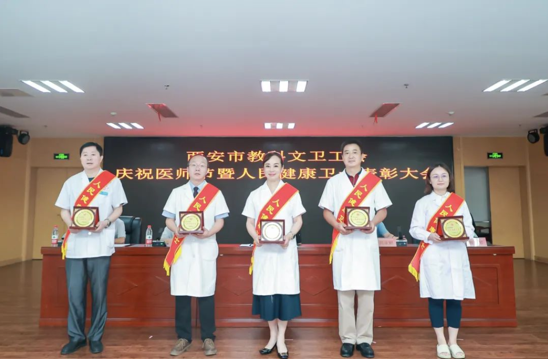 EuwmTryqCoMmo4hy.png image.png