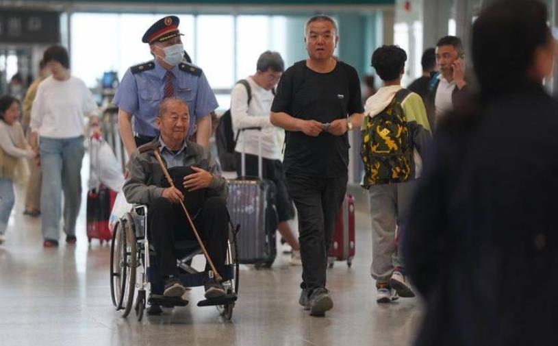西安北站“轮椅哥”  贴心服务暖了旅客心