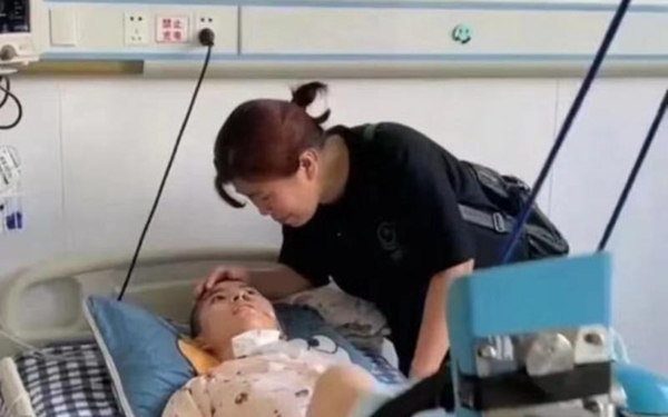 女孩填志愿前夕昏倒仍未完全苏醒 母亲替她报到 学校保留入学资格一年