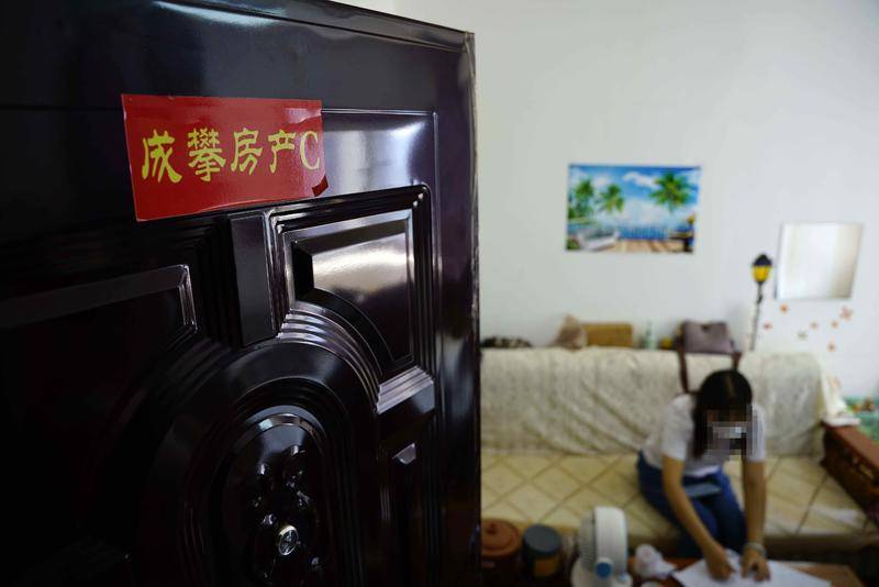 西安一租赁公司跑路房东催收房 租户交的房租退不回