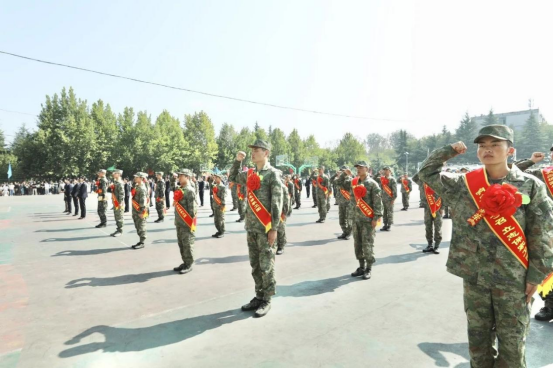 灞桥区2023年下半年新兵入伍欢送大会在西安铁道技师学院举行