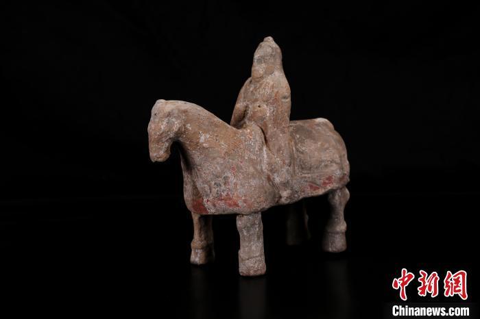 图为甲骑具装俑。陕西省考古研究院供图