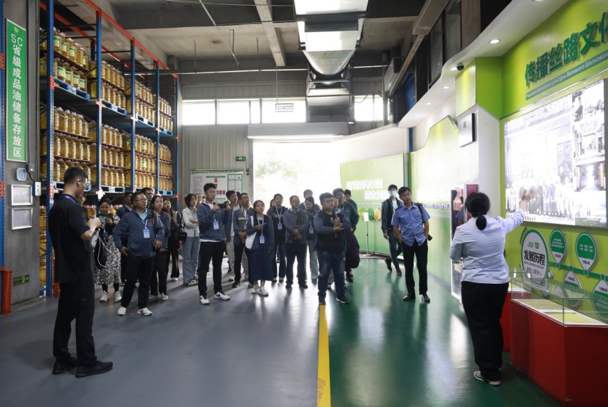 发现最美铁路·你好，中欧班列丨乘中欧班列东风 “爱菊粮油”从中亚走上陕西餐桌