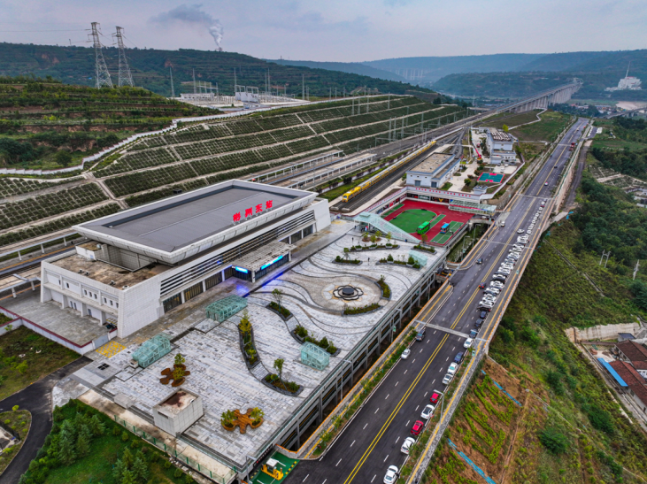 发现最美铁路· 你好，中欧班列|彬州东站：半山腰上的高铁站 为城市注入“速度”与“激情”