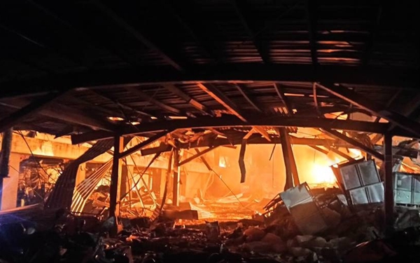 台湾一工厂突发爆炸 4名消防员死亡、百余人受伤