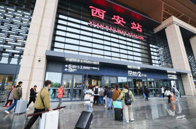 国庆中秋假期前一天 各大客运车站客流迅速增长