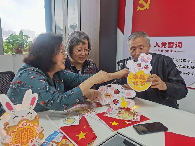 108坊故事|组装兔灯、制作冰皮月饼 永乐社区举行迎“双节”活动