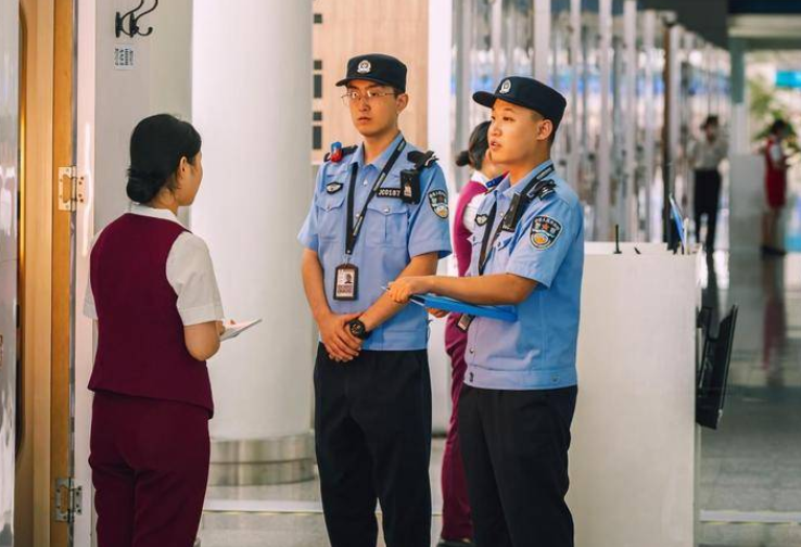 采取“屯警航站、有警出警、无警巡逻、多警联动”巡逻模式 机场公安把警力投放到群众最需要的地方