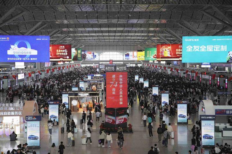 假期第一天 陕西铁路预计发送旅客75.4万人次
