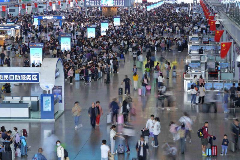 10月4日西安铁路局加开旅客列车90列