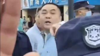 深圳龙华街道再通报工作人员抢记者摄像机：涉事人员被免职